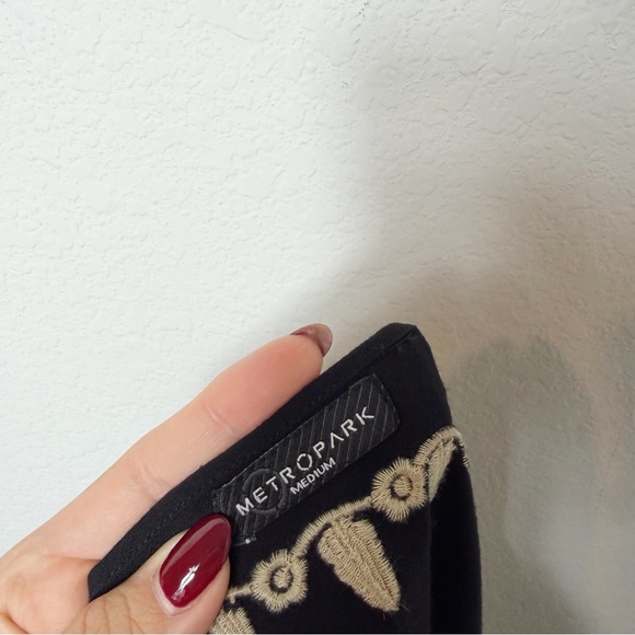 METROPARK BLACK EMBROIDERED FLORAL WOMEN DRESS MEDIUM SEEN ON VANESSA HUDGENS - Picture 4 of 6